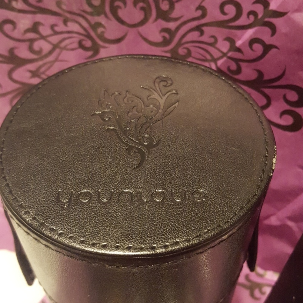 Younique professional brush bundle - Picture 4 of 5